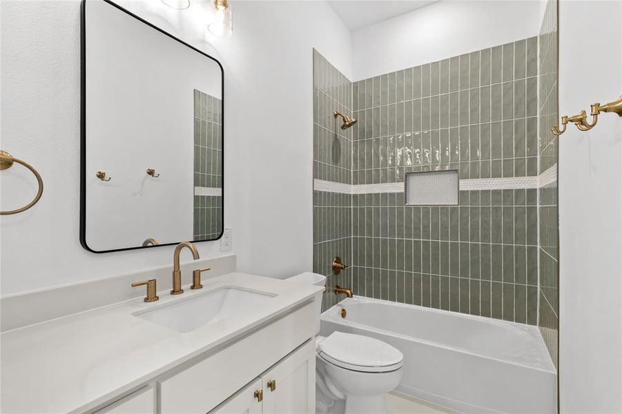 Furnished interior view inside a new home in , Waxahachie (Image 9).