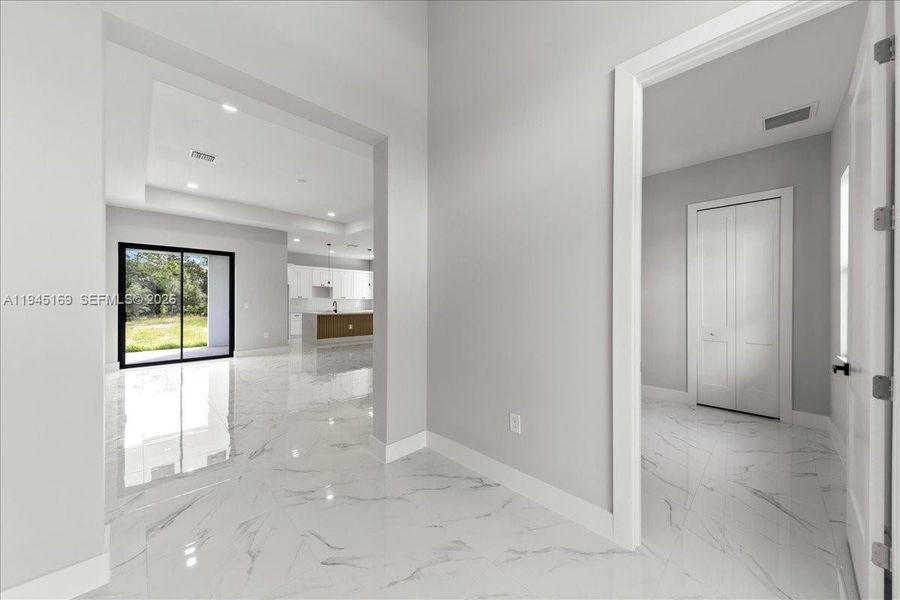 Spacious, unfurnished interior of a new home in , Lehigh Acres (Image 34).