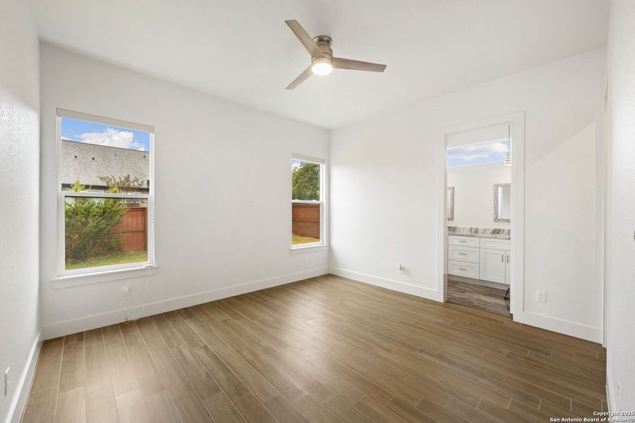 Spacious, unfurnished interior of a new home in , Blanco (Image 23).