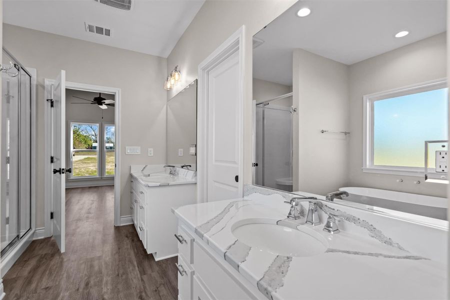 Furnished interior view inside a new home in , Grapeland (Image 10).