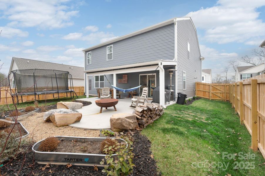 Spacious Yard, Enjoyable for the Whole Family