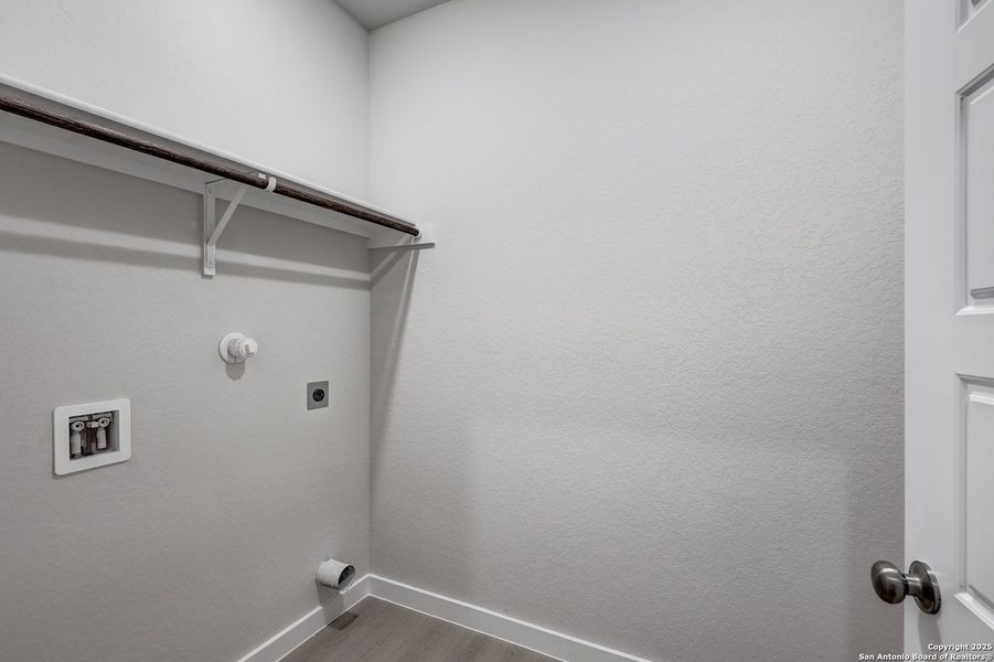 Spacious, unfurnished interior of a new home in Park Place, New Braunfels (Image 19). Spacious, unfurnished interior of a new home in Park Place, New Braunfels (Image 19).