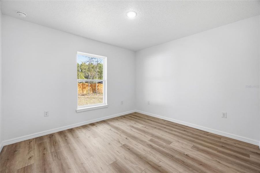 Spacious, unfurnished interior of a new home in , Citrus Springs (Image 25).