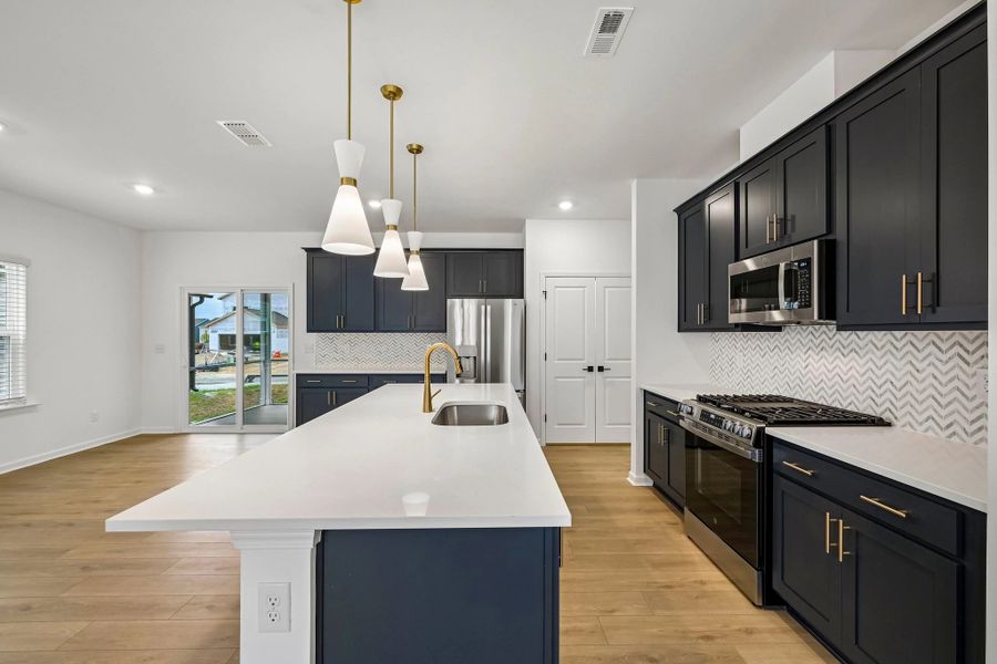 Kitchen featuring the AW Collection® Sapphire - Vibrant blues and crisp whites steal the show. Kitchen featuring the AW Collection® Sapphire - Vibrant blues and crisp whites steal the show.
