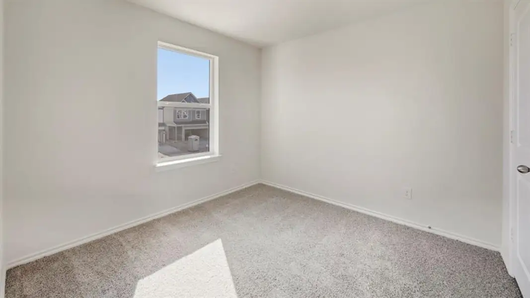 Spacious, unfurnished interior of a new home in Arbor Trails South, Princeton (Image 10).