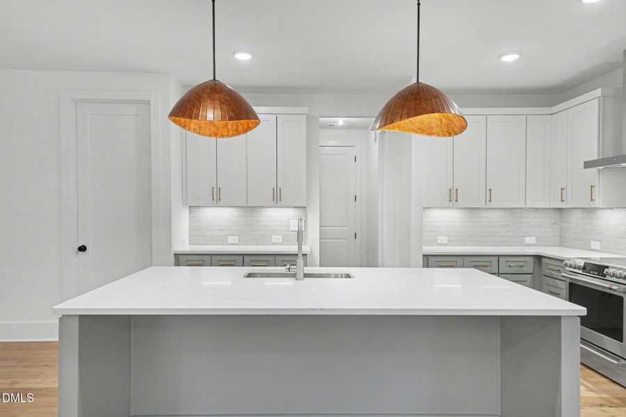 022_jam04926_682 022_jam04926_682