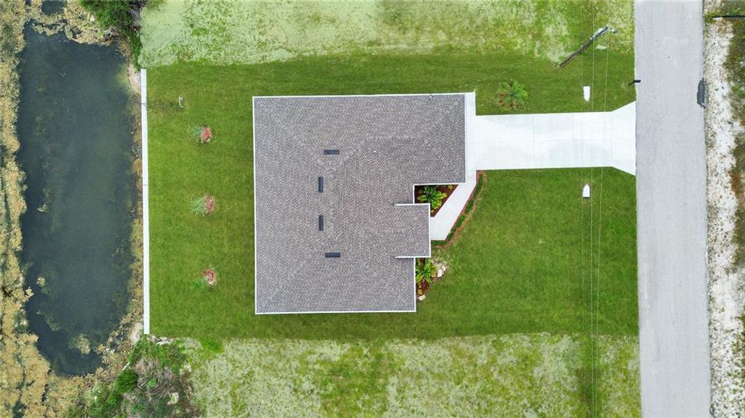Exterior details and patio area of a home in , Cape Coral (Image 35).