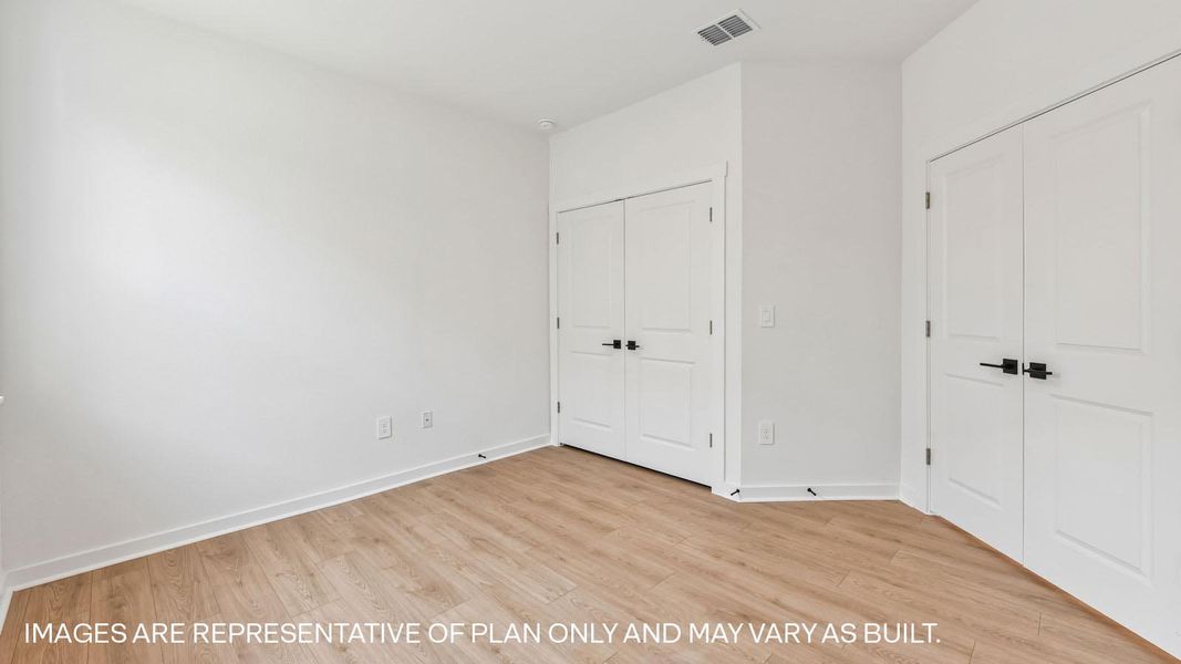 Spacious, unfurnished interior of a new home in Rosenbusch Ranch, Leander (Image 31).