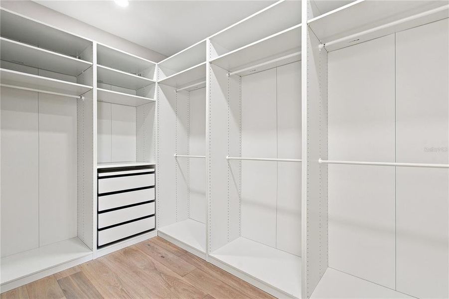 Spacious, unfurnished interior of a new home in , Tampa (Image 50).