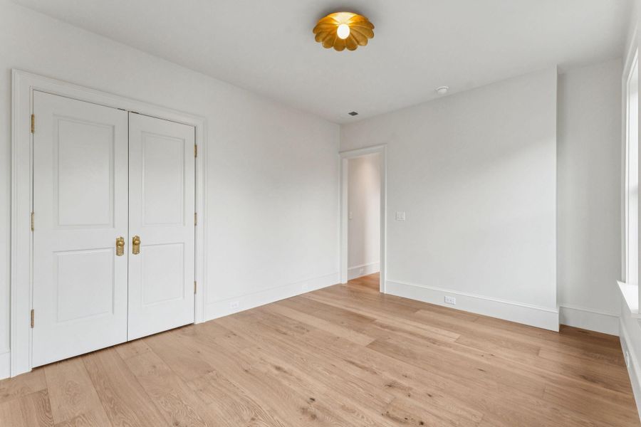 Spacious, unfurnished interior of a new home in , Charleston (Image 40).