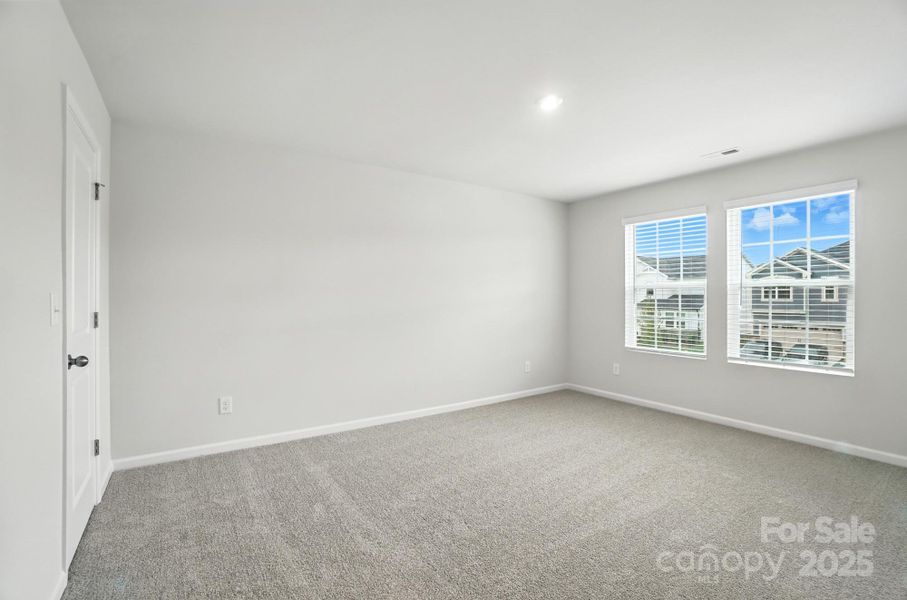 Spacious, unfurnished interior of a new home in Waxhaw Landing, Monroe (Image 18).