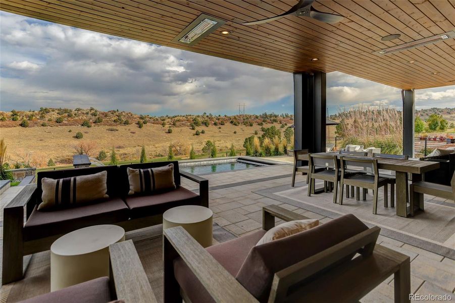 Welcoming space for friends and family to gather Welcoming space for friends and family to gather