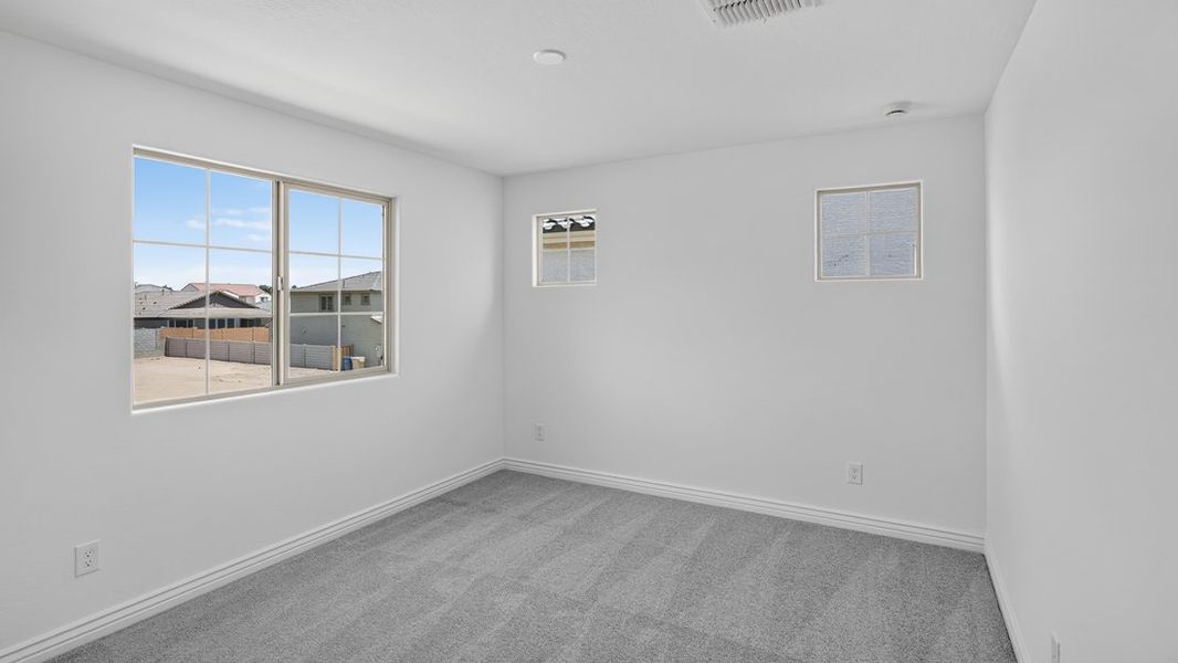 Spacious, unfurnished interior of a new home in Allen Ranches, Litchfield Park (Image 18).