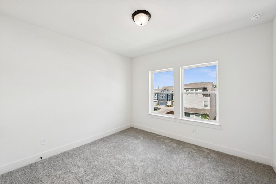Spacious, unfurnished interior of a new home in Retreat at Oak Park, Houston (Image 13).