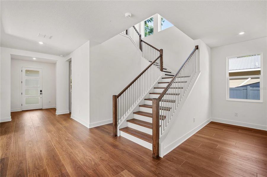 Spacious, unfurnished interior of a new home in , Tampa (Image 32).