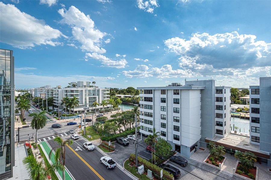 Condo located in Bay Harbor Islands, FL showcasing its design and architecture (Image 34).
