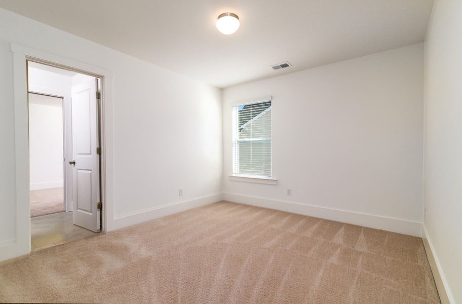 Spacious, unfurnished interior of a new home in , Summerville (Image 20).