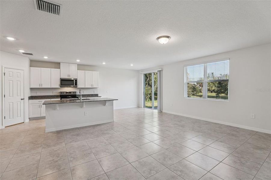 Spacious, unfurnished interior of a new home in Bradbury Creek - Signature Series, Haines City (Image 20).