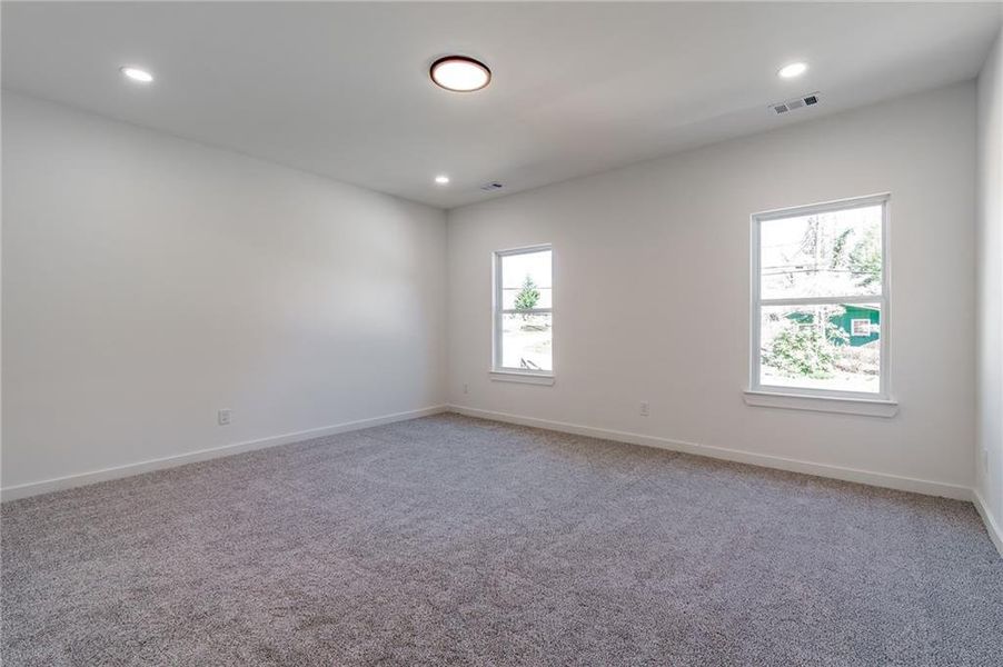 Spacious, unfurnished interior of a new home in , Gainesville (Image 30).