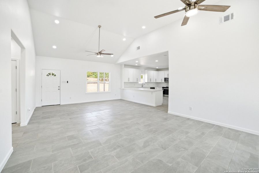 Spacious, unfurnished interior of a new home in , Lakehills (Image 26).