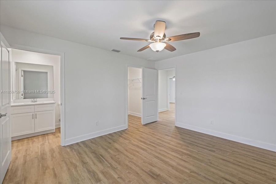 Spacious, unfurnished interior of a new home in Cape Coral, Cape Coral (Image 13).