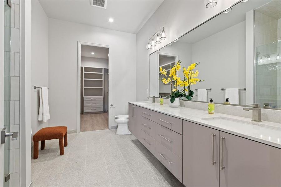 Furnished interior view inside a new home in , Dallas (Image 9).