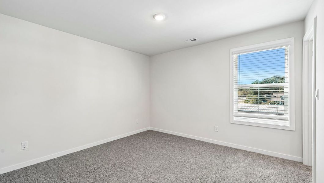 Spacious, unfurnished interior of a new home in Oak Grove Hill, Huntersville (Image 32).