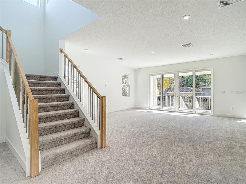 Spacious, unfurnished interior of a new home in , Tampa (Image 75).