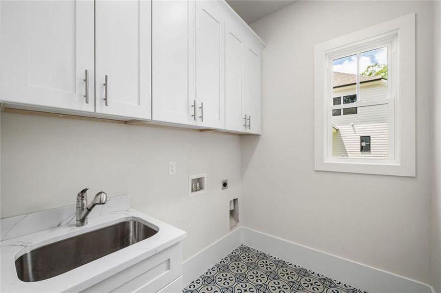 Furnished interior view inside a new home in , Atlanta (Image 67).