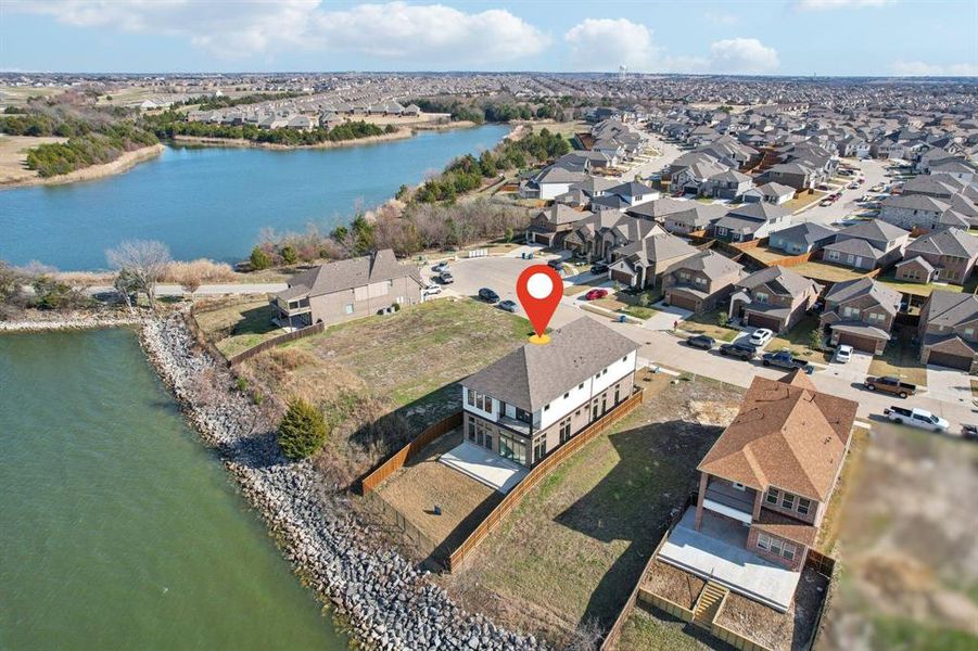 Aerial view with a water view on Lake Ray Hubbard.