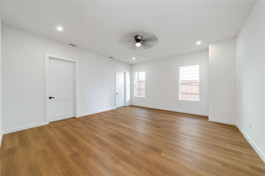 Spacious, unfurnished interior of a new home in , Dallas (Image 35).