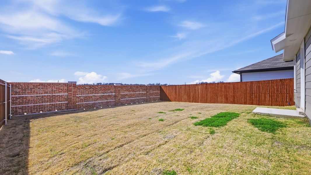 Representative exterior details of a home built from the Caprock by D.R. Horton in Hickory Grove, Krum (Image 4).