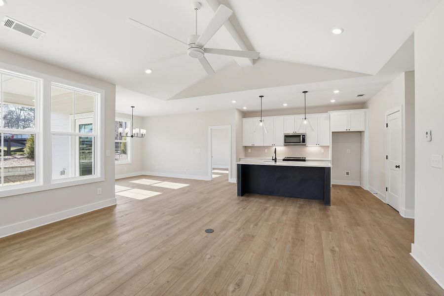 Spacious, unfurnished interior of a new home in Social Circle, Chattanooga (Image 13).