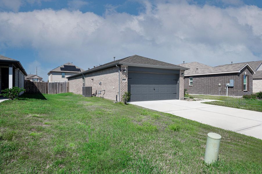 Front exterior of a new home in , Texas City, TX, highlighting curb appeal (Image 20).