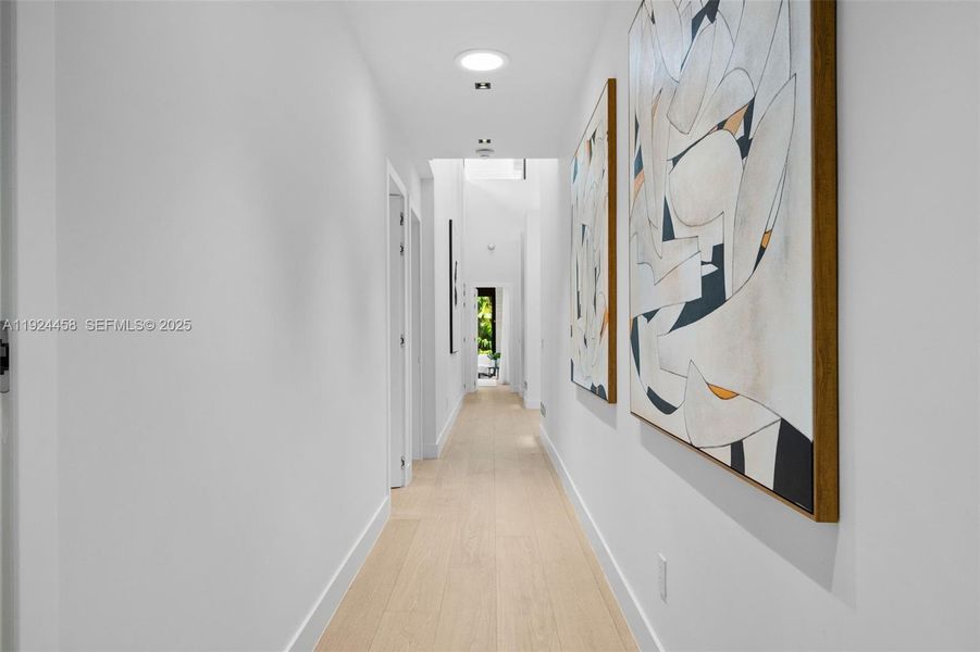 Spacious, unfurnished interior of a new home in , Golden Beach (Image 19).