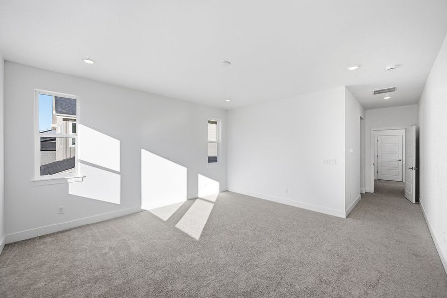 Spacious, unfurnished interior of a new home in Trailstone, Arvada (Image 21).