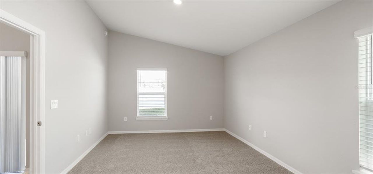 Spacious, unfurnished interior of a new home in Stonebridge North, Zephyrhills (Image 17).