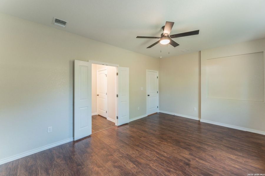 Spacious, unfurnished interior of a new home in , San Antonio (Image 12).