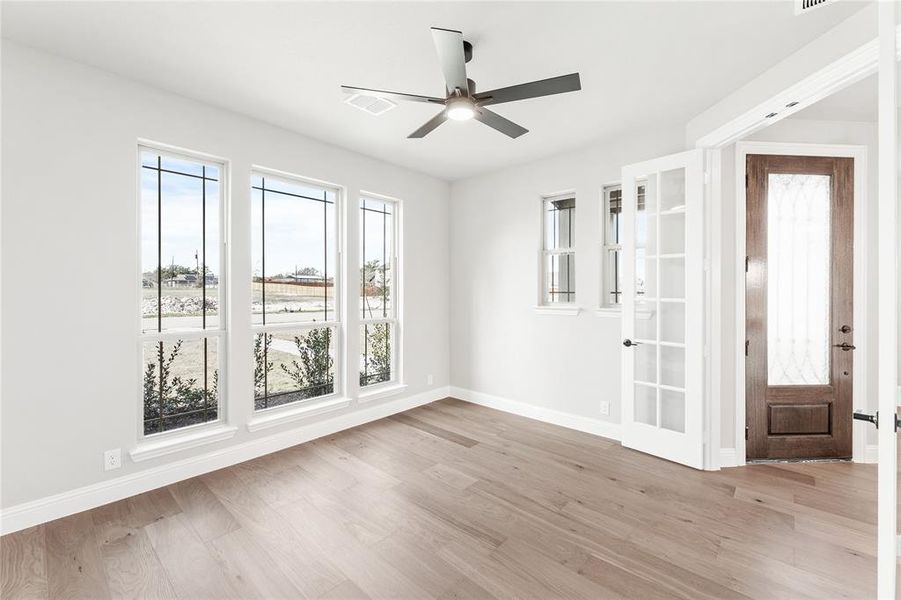 Spacious, unfurnished interior of a new home in Crystal Lake Estates, Red Oak (Image 17).