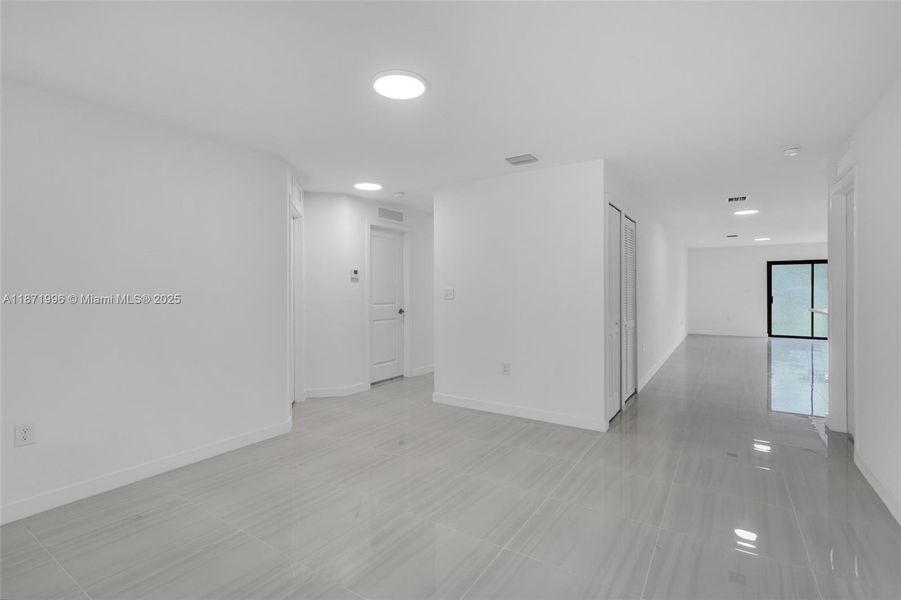 Spacious, unfurnished interior of a new home in , Miami Gardens (Image 13).