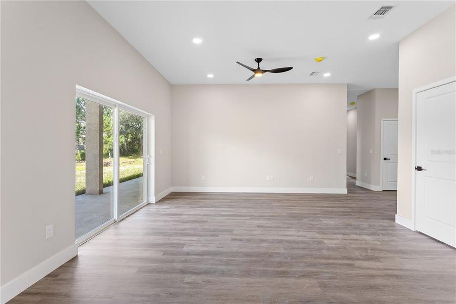 Spacious, unfurnished interior of a new home in , Leesburg (Image 22).