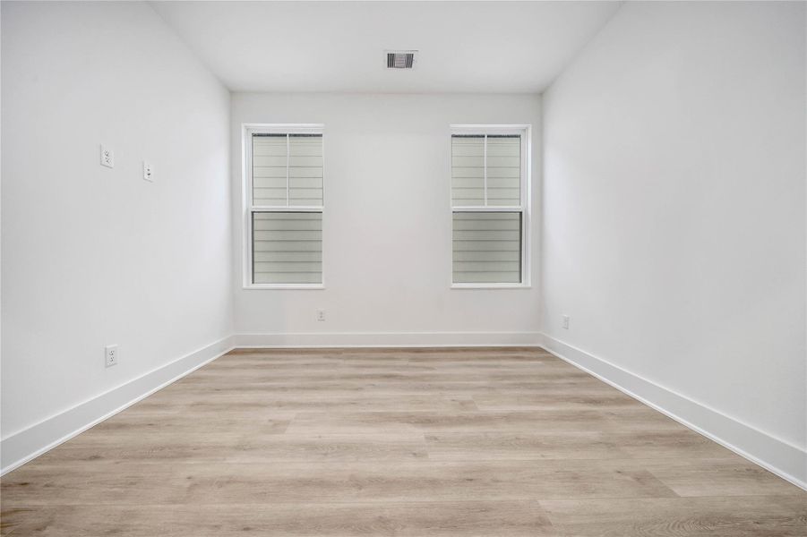 Spacious, unfurnished interior of a new home in , Houston (Image 24).