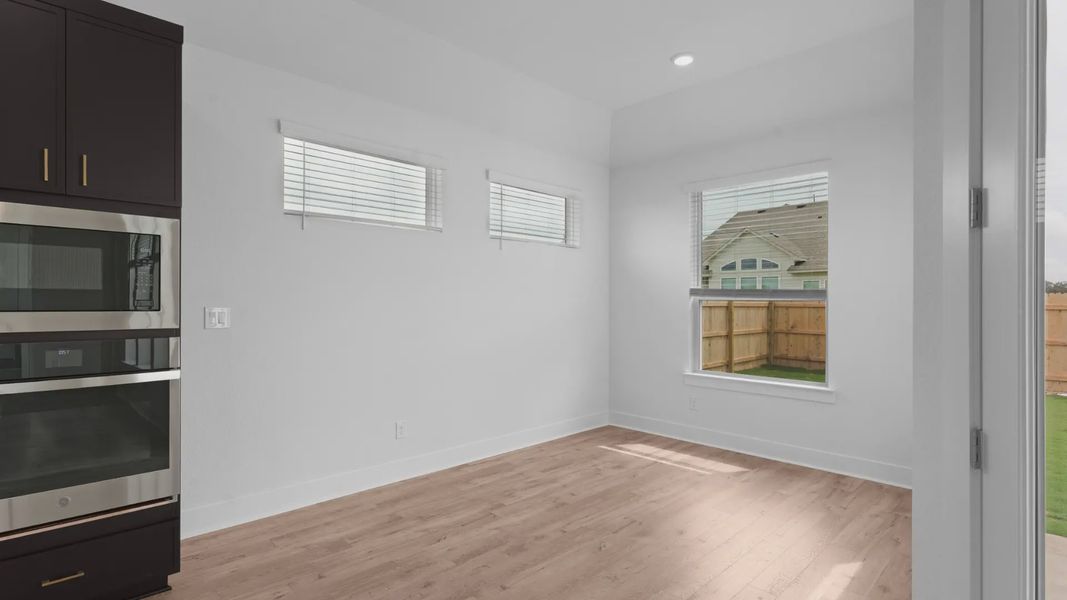 Spacious, unfurnished interior of a new home in Santa Rita Ranch, Liberty Hill (Image 15).