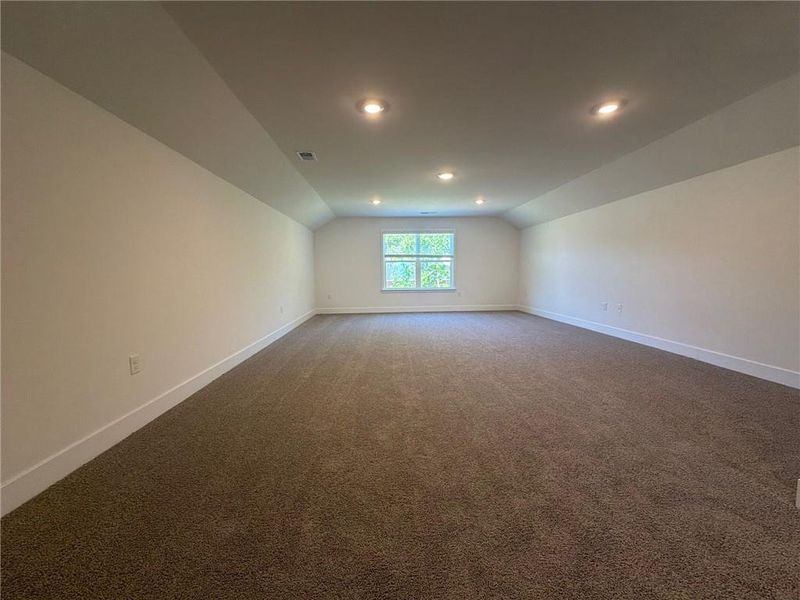 Spacious, unfurnished interior of a new home in Tuscany Hills, Douglasville (Image 57).