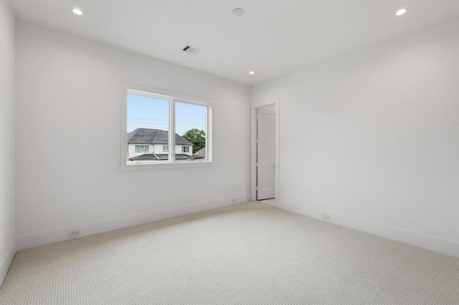 Spacious, unfurnished interior of a new home in , Dallas (Image 22).
