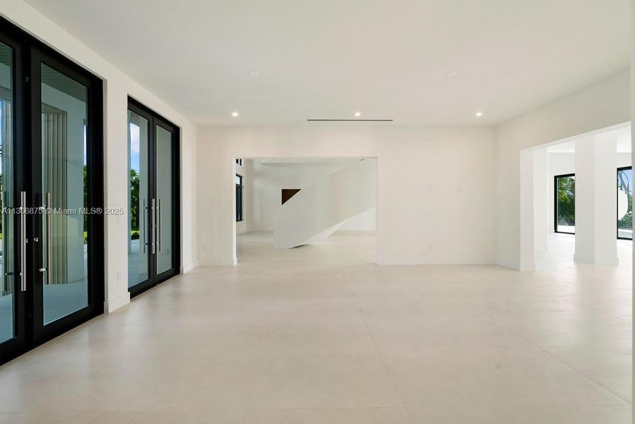 Main Residence Oceanfront Living Main Residence Oceanfront Living