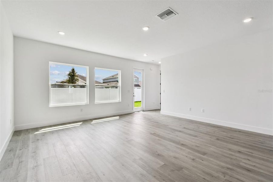 Spacious, unfurnished interior of a new home in The Peninsula at Rhodine Lake, Riverview (Image 28).