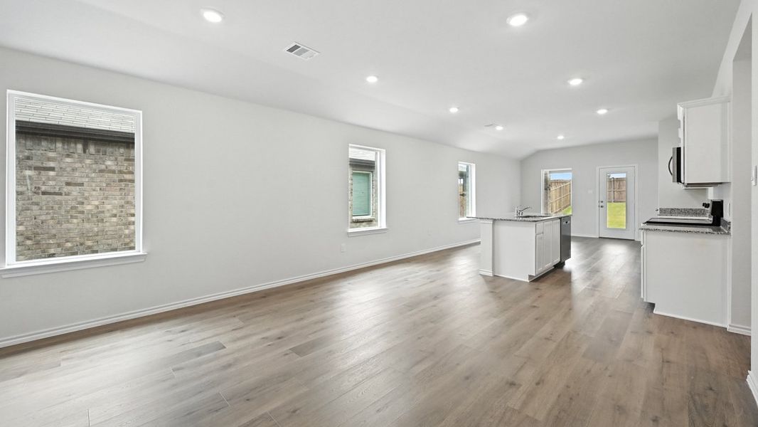 Spacious, unfurnished interior of a new home in Wildcat Ranch, Crandall (Image 29).
