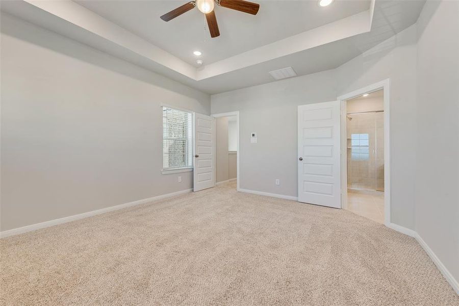 Spacious, unfurnished interior of a new home in Lakeside at Viridian - Villa Series, Arlington (Image 7).