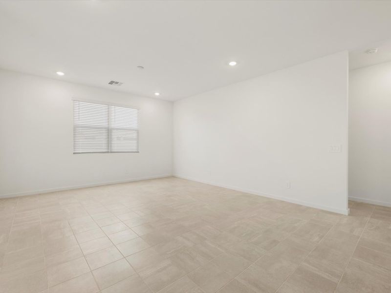 Spacious, unfurnished interior of a new home in Bella Vista Farms Reserve Series, San Tan Valley (Image 9).